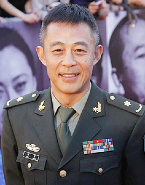 侯勇而在前不久被《光明日报》点赞的电视剧《王牌部队》里,李幼斌