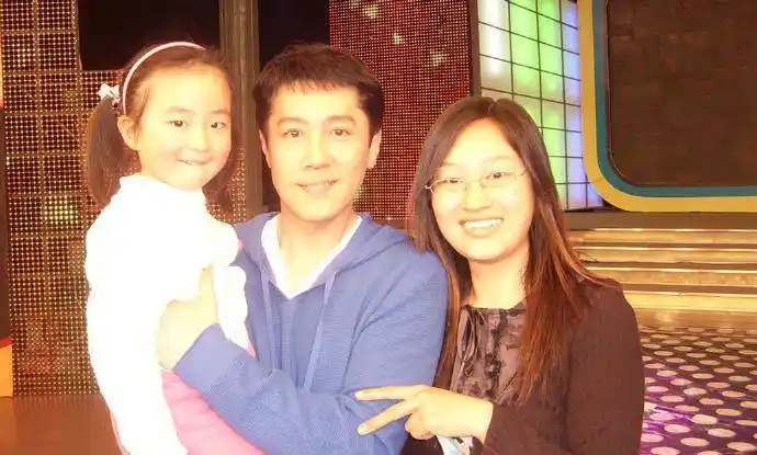 蔡国庆全家近照自曝当年不娶那英实情今51岁不秀老婆秀儿子