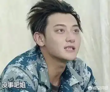 很帅气的黄子韬的妆容都很注重眼妆,让眼睛看起来更迷人化妆的样子