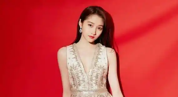 关晓彤:我173,华晨宇:我也173,看到鞋底:谁在说谎,一目了然_身高_因为