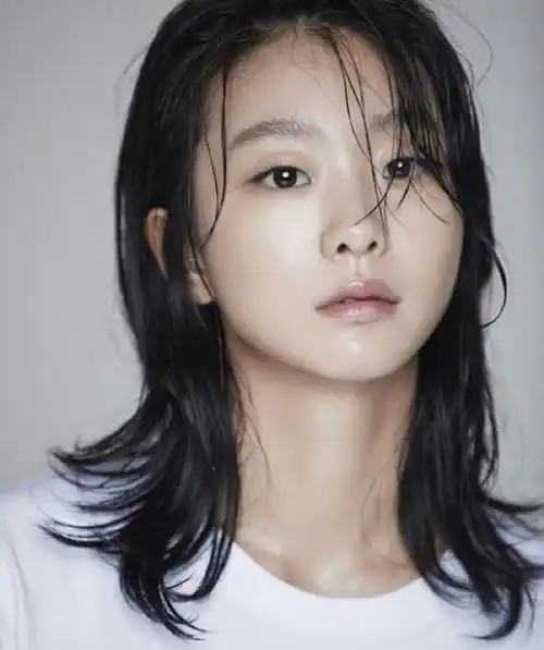 明星图片 韩国 女 金多美 > 金多美慵懒居家写真图片(4/4)