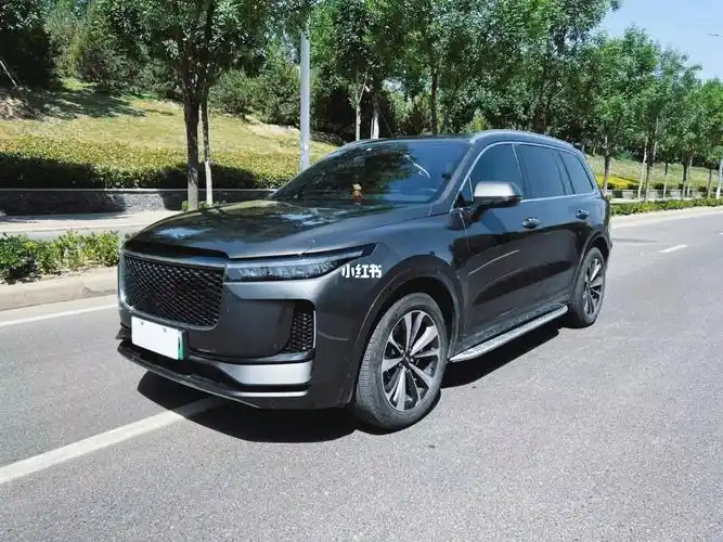 新到2020款理想one四驱六座增程版!车况精品,一手未过户状态!价格27.