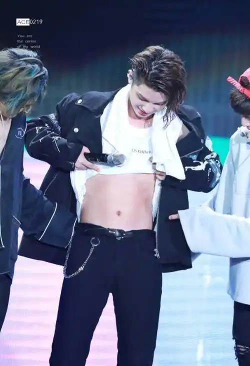 justin腹肌30分,蔡徐坤腹肌60分,张一山腹肌80分,他的200分!