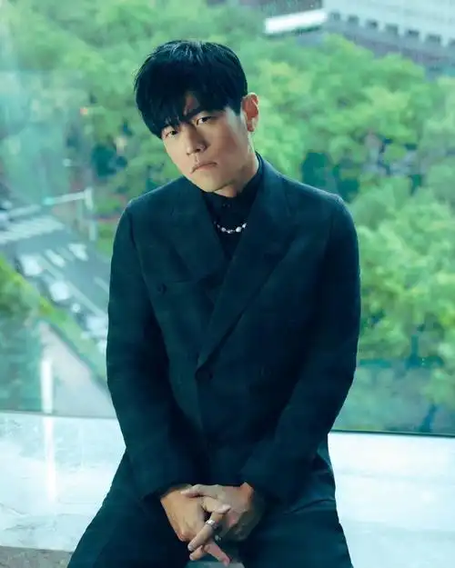 收图!周杰伦迪奥最新高清帅照