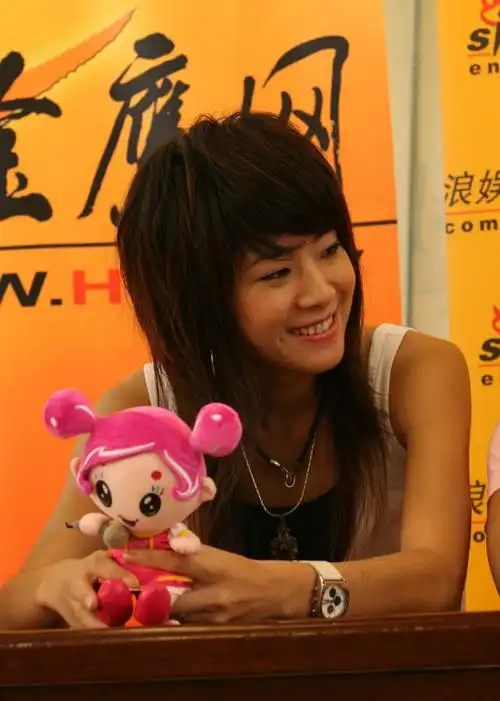 超女沈阳赛区拉票会张冬玲等谈赛后生活组图