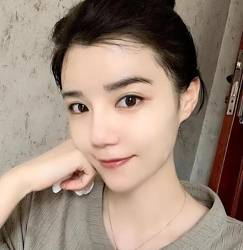 分享几个女生晚上睡觉前护肤小妙招,能让你的肌肤水嫩光滑