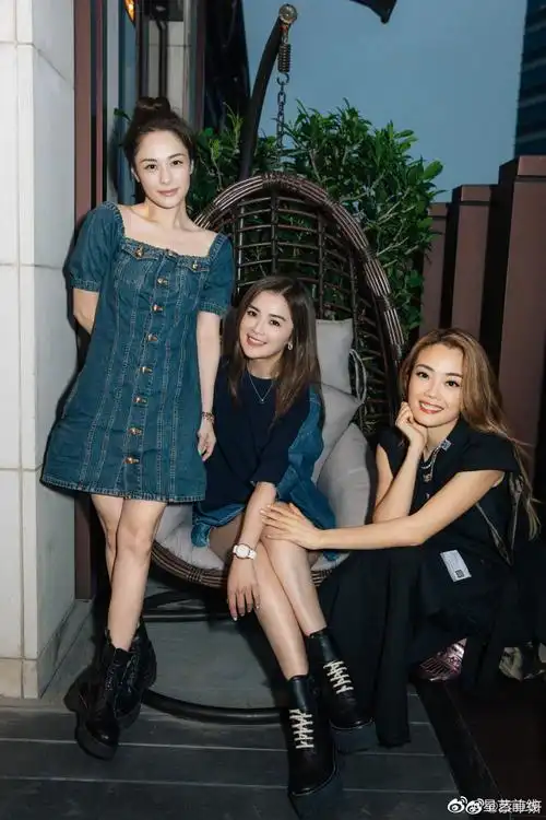 蔡卓妍钟欣潼容祖儿合照