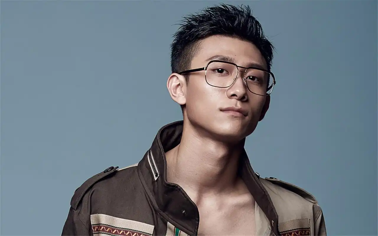 余罪张一山帅气时尚写真电脑壁纸高清大图预览1920x1200_大陆明星下载