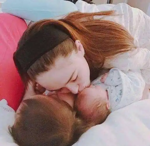 "下个月昆凌将飞往美国拍戏,到时她会带上两个宝宝一起前往,除了有