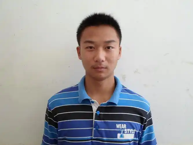 好心人帮忙ps 红底和蓝底一寸照片!不胜感激! 油箱524672184