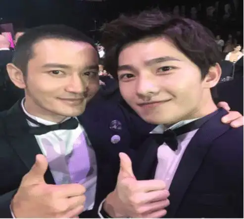 杨洋成合照杀手?不输井柏然,和刘亦菲金童玉女,完胜黄晓明