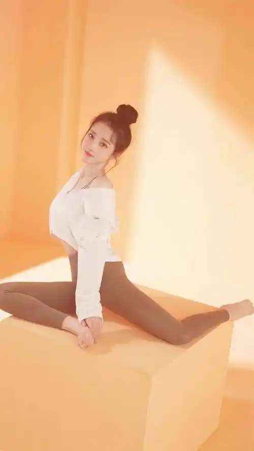 陈小纭瑜伽裤健身装性感写真