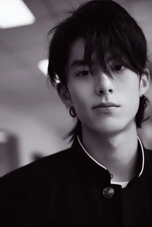 娱乐圈公认的8位痞帅男星,长相不一定出众,但帅得别有风味