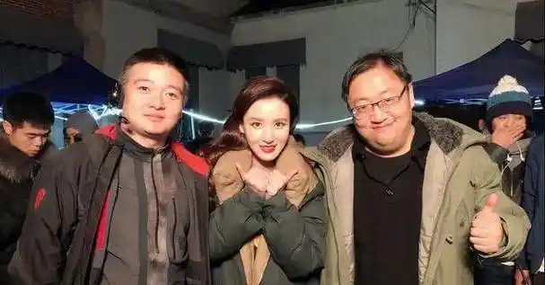 有这样的资本自然是要嫁一个好男人的,据传张萌的老公名叫张