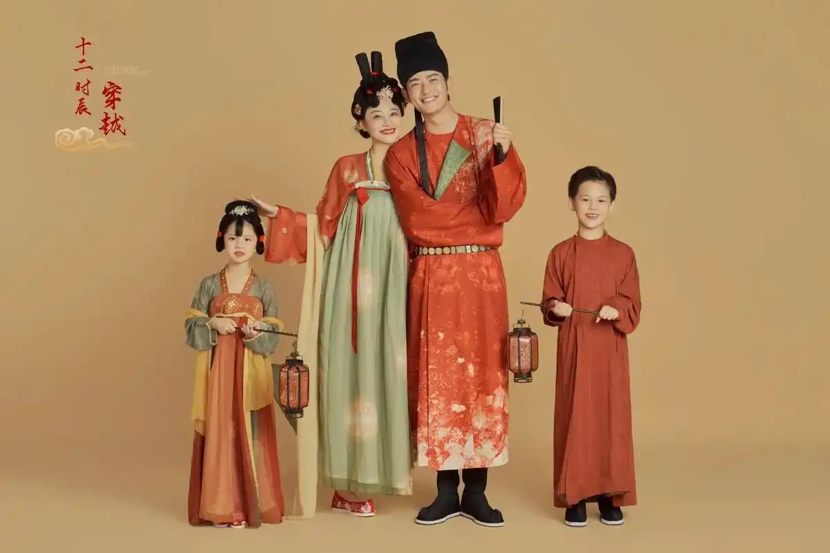 重磅,古装系列全家福.团聚时刻,全家福拍摄.留住时间,留住记 - 抖音