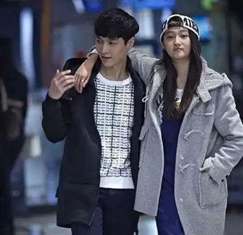 【图】好先生张艺兴吻戏手揽关晓彤 手足无措跳交谊舞