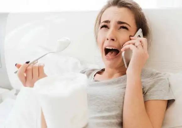 就去了医院,结果医生却告诉他们,胎儿有胎芽却检测不到胎心,这下把小