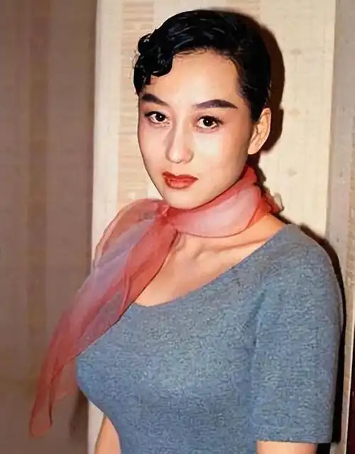 利智嫁给李连杰才是心碎的开始婆婆张凤兰至死都没有原谅她