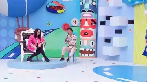 曹颖力挺陪娃写作业,却遭美国30年研究打脸:越陪成绩越不好!