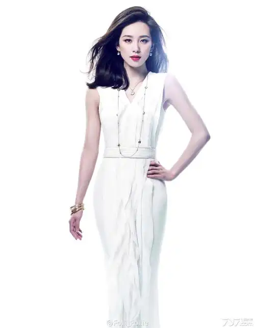 刘诗诗芭蕾舞蹈出身,美丽的面庞,高挑挺拔的身材,可谓是气质出众