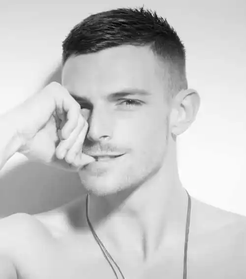 美国大兵头图片男人超短发硬汉卡尺头发型图片