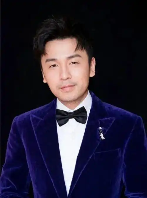 雷佳音早恋叛逆,与大学同学裸婚,妻子是童年的梦中女神!