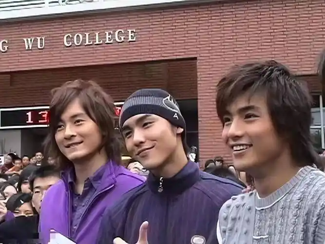 同属凯渥经纪公司的郑元畅,贺军翔,阮经天作为组合成员,当年常常一起
