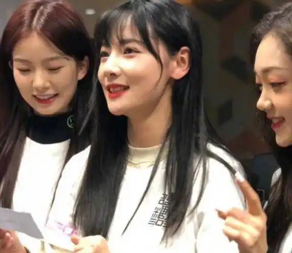 但是硬糖少女的人气却是十分高的,这也是得益于成员们非常扎实的实力