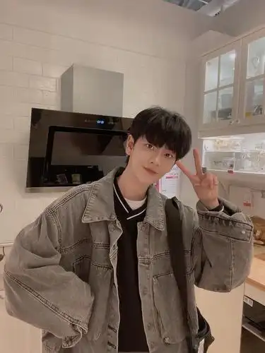 原创这么帅居然是个女孩子嘉行艺人刘梦火上热搜穿搭比男生还酷