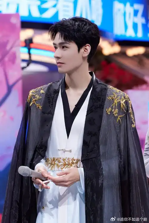 龚俊新中式黑色披风造型##你好星期六