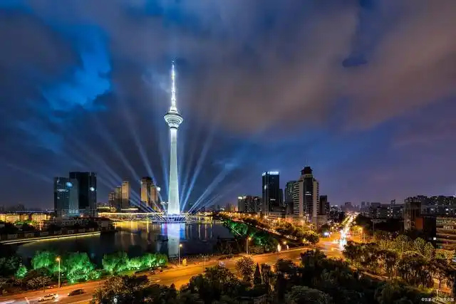 天津解放桥之所以有名,能成为天津的地标建筑物,源于多方面原因,一是