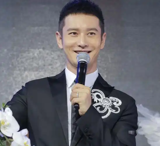 黄晓明杨颖深夜在家碰头,有说有笑关系暧昧,娱记:复婚概率大