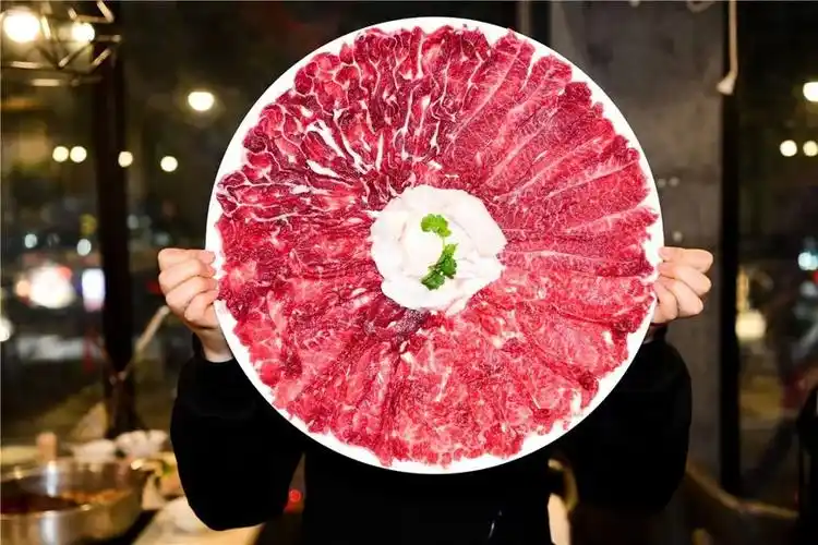 58元吃到撑の牛肉无限量火锅来晚一分钟排队两小时