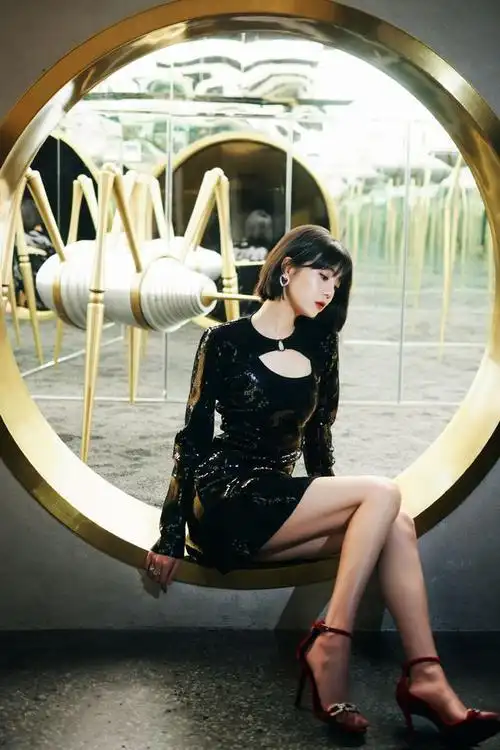 她曾是铁打的短发霸屏小花圈内腿精,沉寂一年,原因了解一下|李溪芮