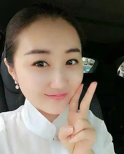 没想到宋小宝还真给她回复了,还主动提出互加微信,之后宋小宝又主动约