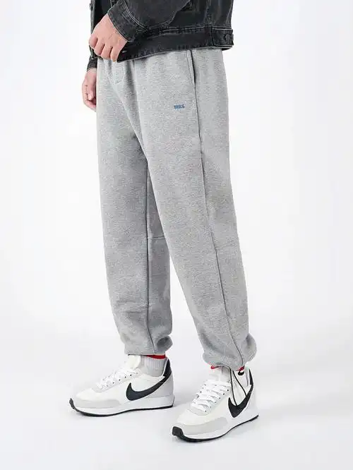 还是面料之前买的运动裤面料很软一直鼓包上身没效果喜欢这款厚度适中