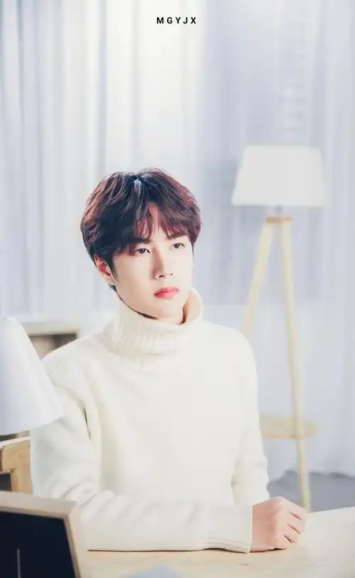 京东电脑数码 修图 @uniq-王一博【干净纯洁】cr:每天笑成傻子 禁二改