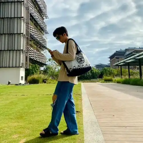 男明星谁的包大(男明星谁喜欢杨颖)-天晟网