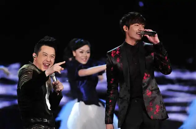 李敏镐与庾澄庆合唱《情非得已》