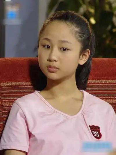 "下巴整过了吧"…,主持人马东看到杨紫的老照片笑称"小时候长得挺像我