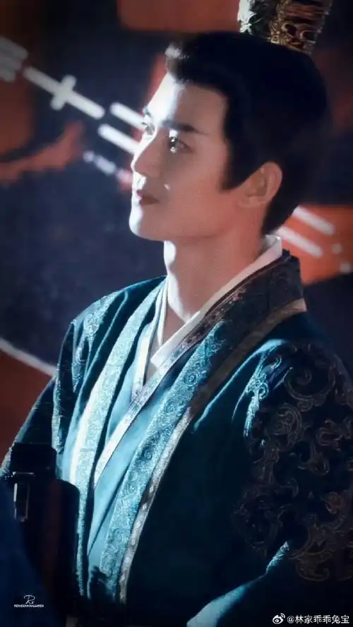 任嘉伦超话哥哥出道了10年 而我陪伴他只走过了2年.