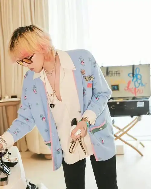 权志龙看秀穿搭look