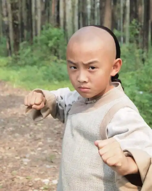 首部民间传说为题材的古装神话剧《十二生肖传奇》首播,郑伟饰演幼龙