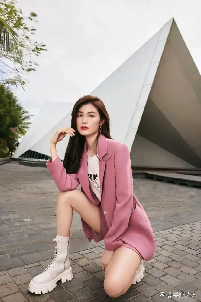 何穗,1989年9月23日出生于浙江省,中国模特.