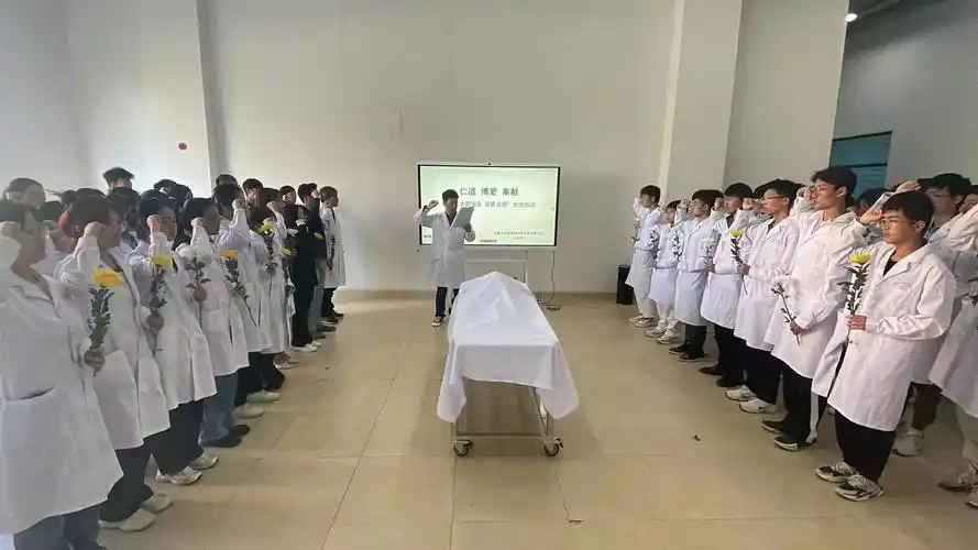 医学院举行清明纪念感恩大体老师活动-云南大学新闻网