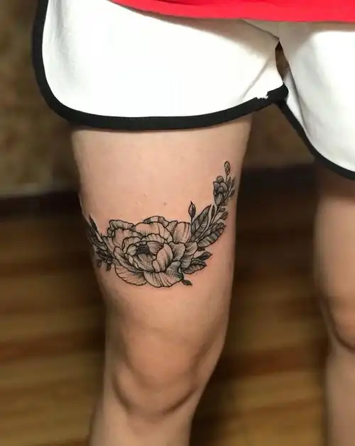 素花纹身图片_腿部清新纹身图案