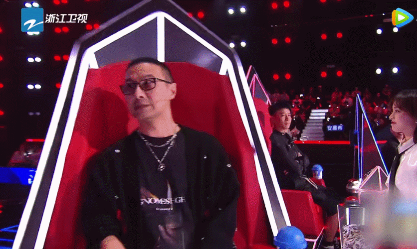 原创黄霄云一键留人坑惨了汪峰李克勤那英李荣浩成最大受益者