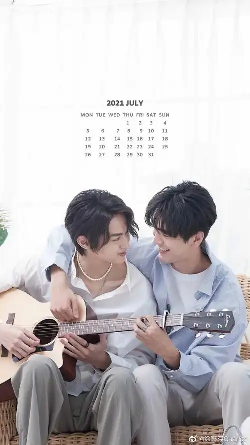 "萧立呈刚开完会就看到藤沐仁翘着二郎腿坐在他的电脑桌上.