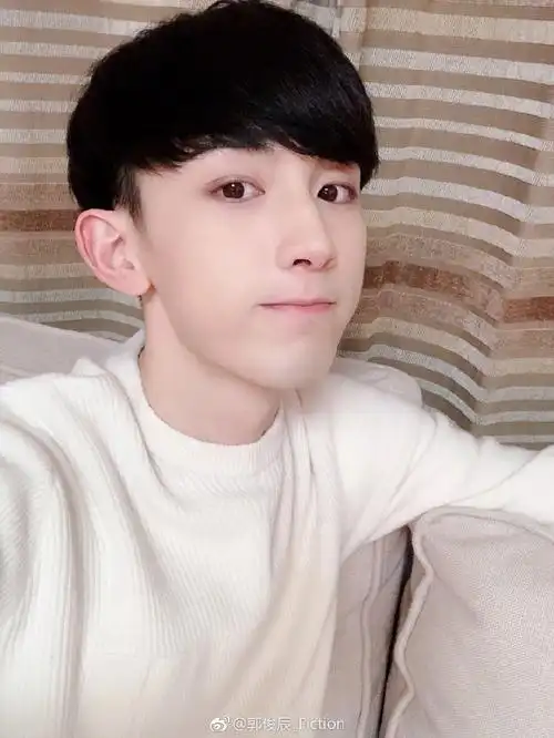 郭俊辰小年霸气送祝福喊话粉丝棉裤赶紧穿起来