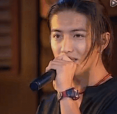 木村拓哉曾是日本第一流行天团smap的成员,天生的舞台王者.